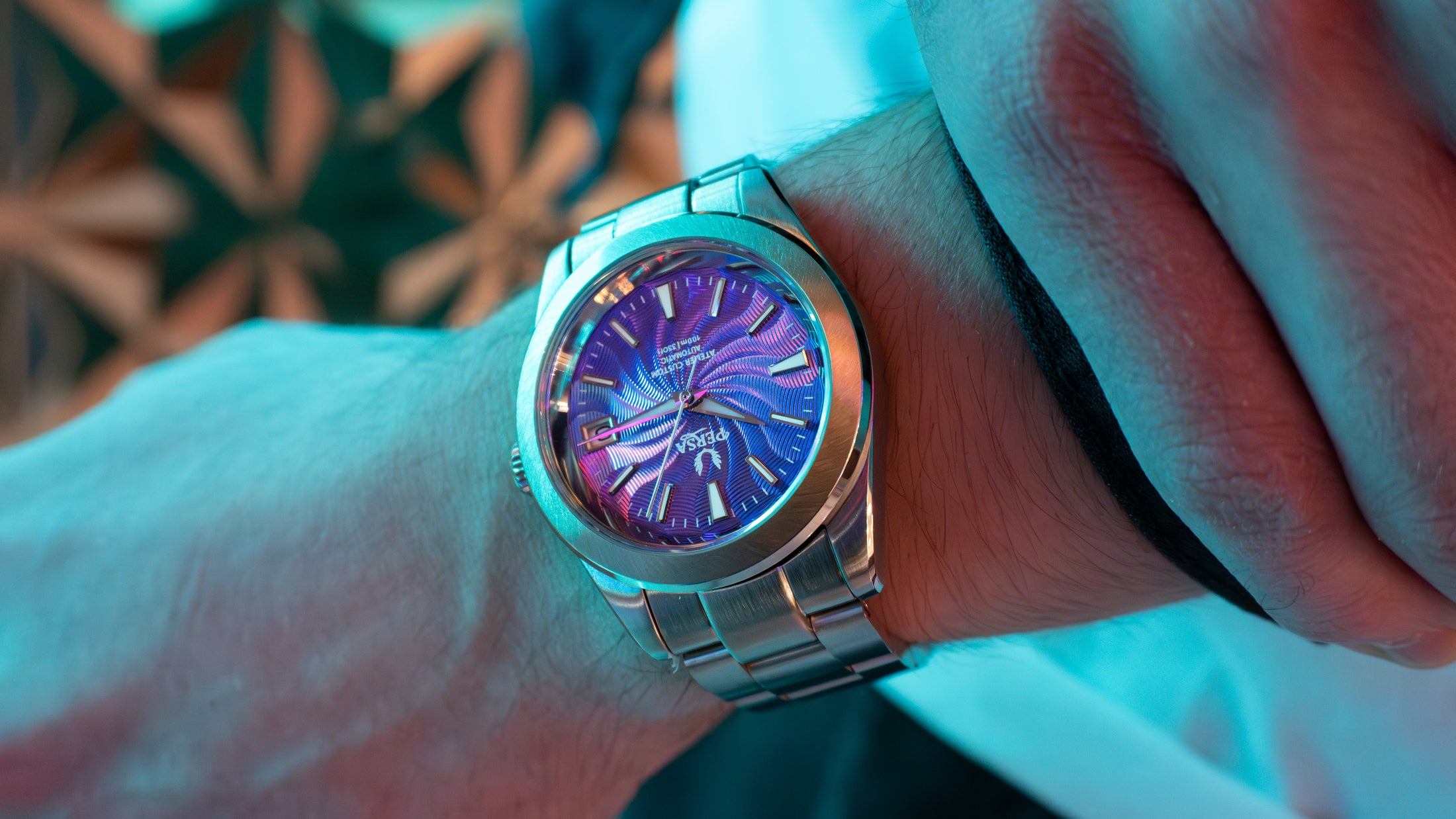 Thin watch profile detail